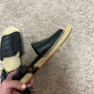 TORY BURCH black leather sandals